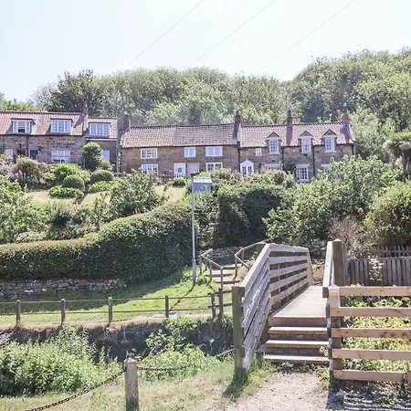 Rigg Cottage, Mount Pleasant * ويتبي