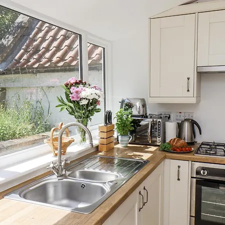 Rigg Cottage, Mount Pleasant 휫비