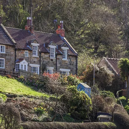 Rigg Cottage, Mount Pleasant * Whitby