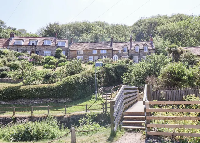 Rigg Cottage, Mount Pleasant * ويتبي