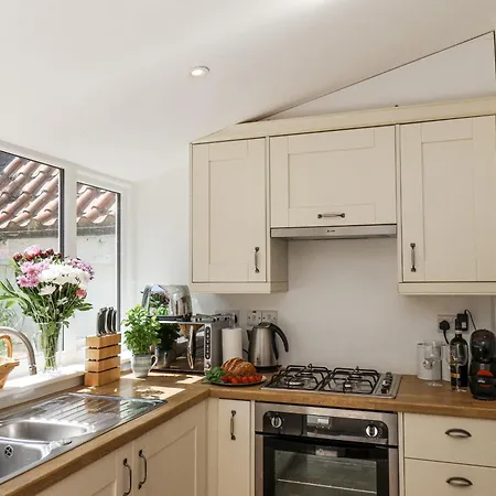 Rigg Cottage, Mount Pleasant * Whitby